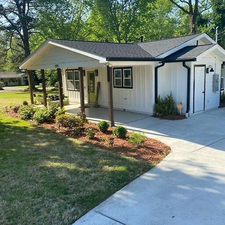 Cozy 2-Bedroom Farmhouse With Parking On Premise Smyrna Bagian luar foto