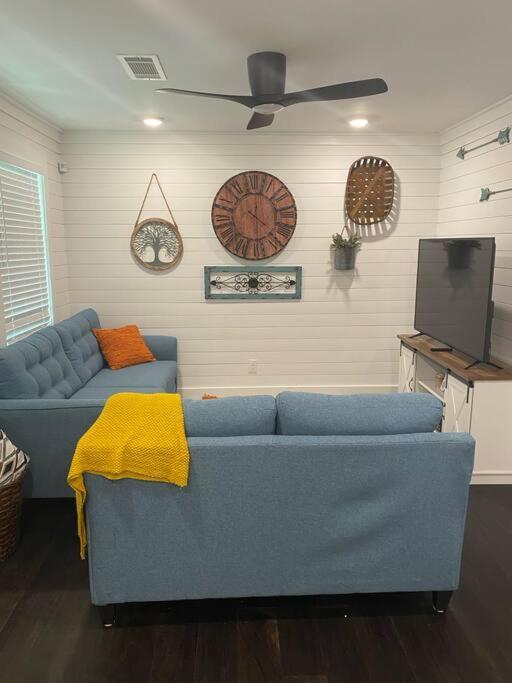 Cozy 2-Bedroom Farmhouse With Parking On Premise Smyrna Bagian luar foto