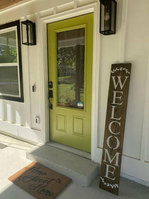 Cozy 2-Bedroom Farmhouse With Parking On Premise Smyrna Bagian luar foto