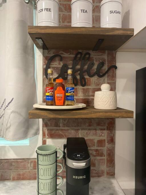 Cozy 2-Bedroom Farmhouse With Parking On Premise Smyrna Bagian luar foto